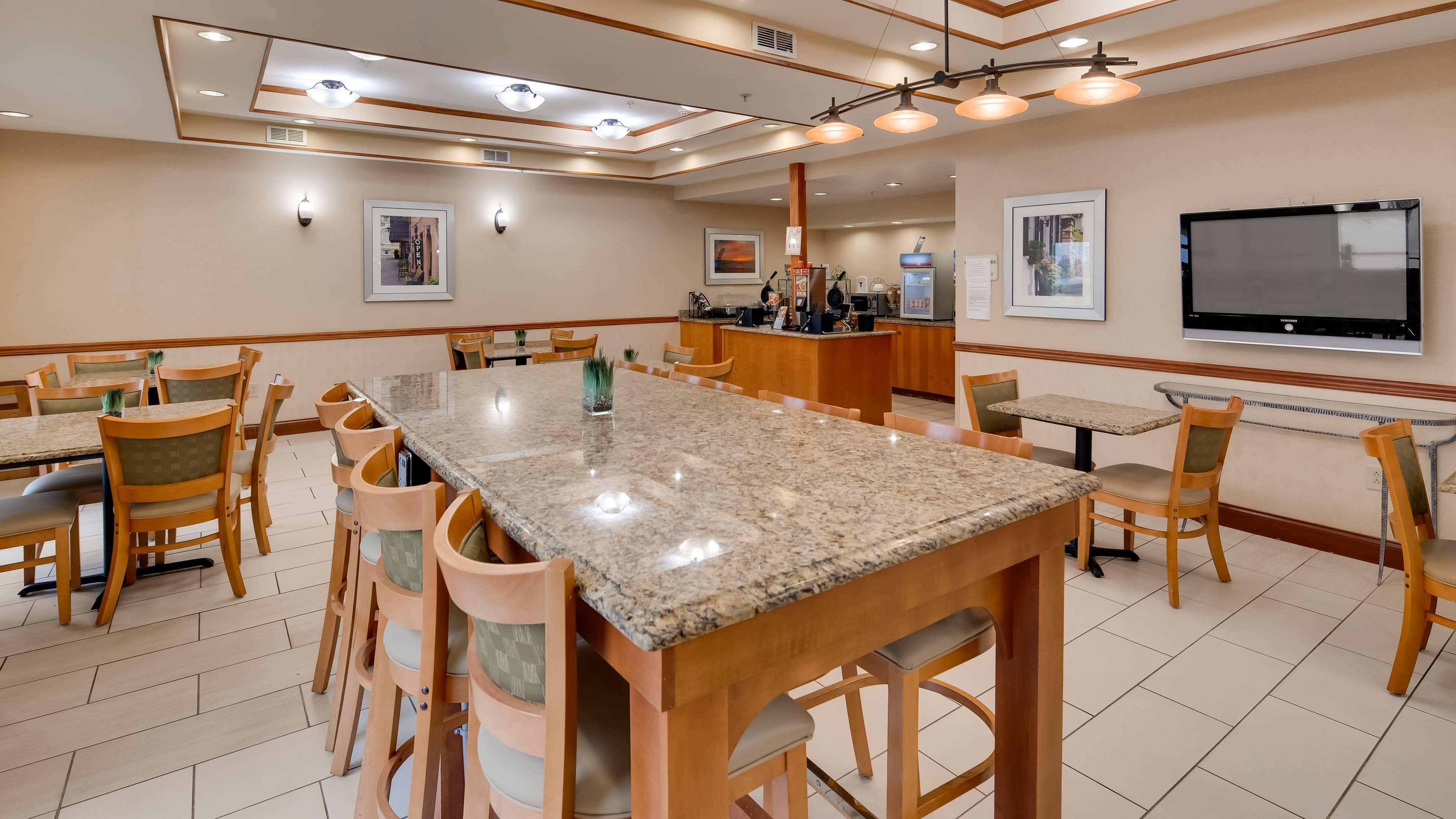Best Western Executive Inn - Latta Berrys Crossroads Exterior photo