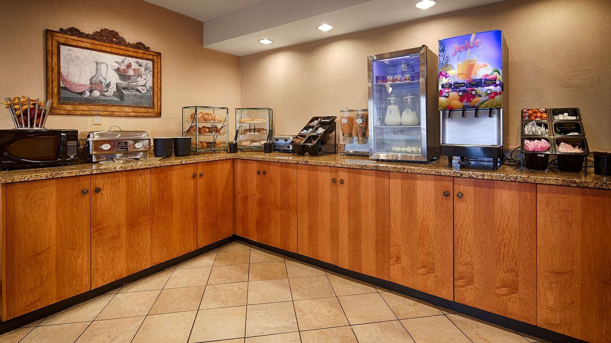 Best Western Executive Inn - Latta Berrys Crossroads Exterior photo